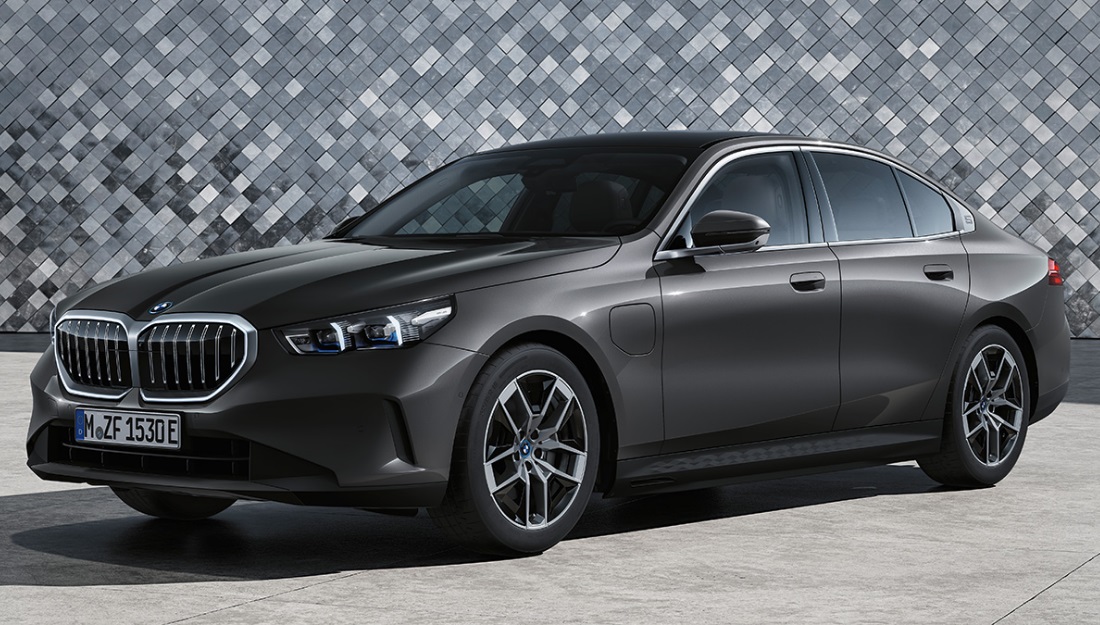 بي إم دبليو 530e 2025 ... أفضل سيارات هجينة 2025 في الإمارات