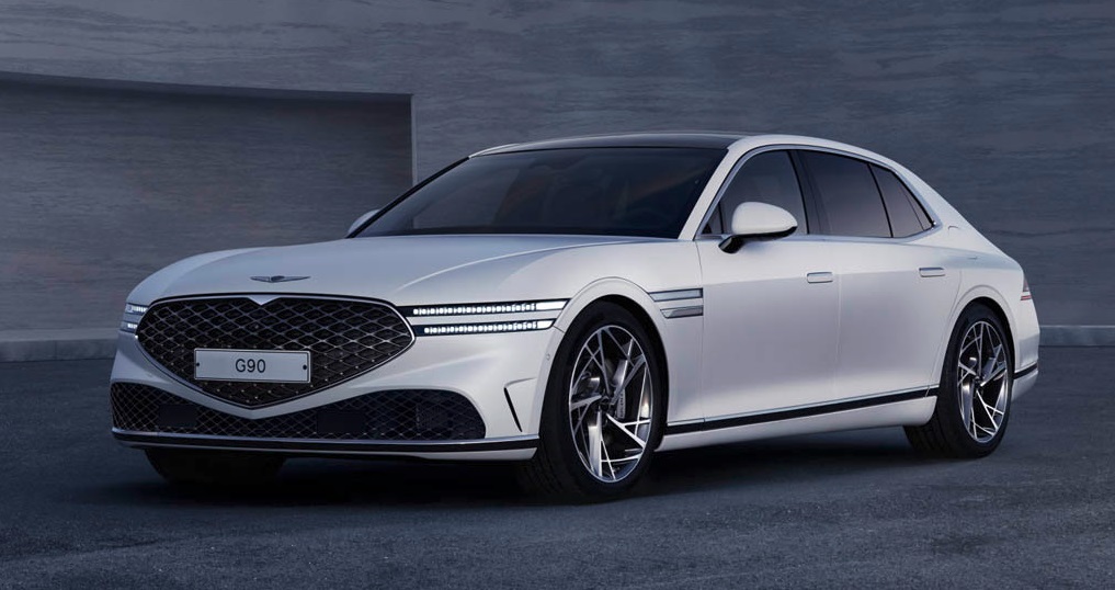 جينيسيس G90 2025 ... أفضل سيارات فاخرة 2025 في الإمارات