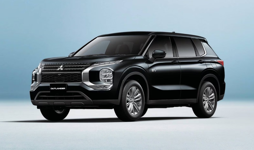 ميتسوبيشي أوتلاندر PHEV 2025 ... أفضل سيارات هجينة 2025 في الإمارات